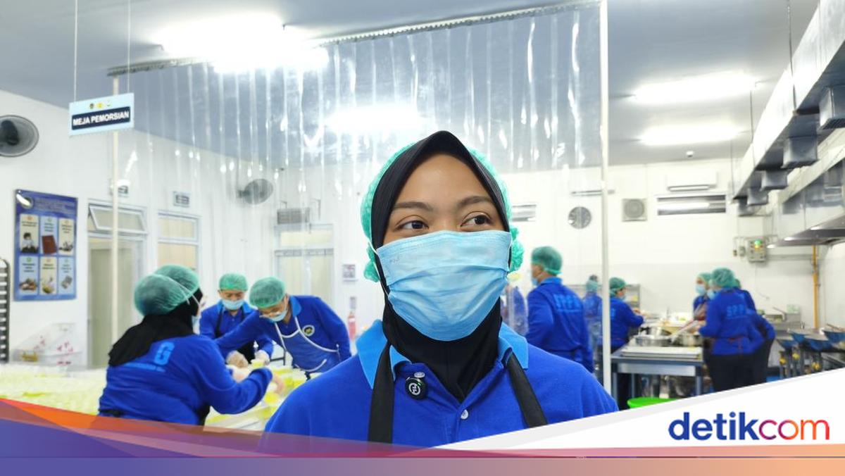 Senangnya Warga Kerja di SPPG Polri Palmerah, Anak Ikut Jadi Penerima Manfaat