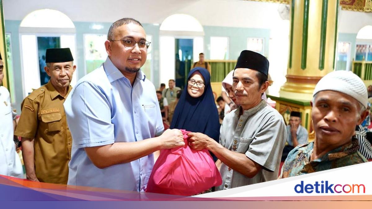 Andre Rosiade Bagikan Ratusan Paket Sembako ke Warga Salimpauang