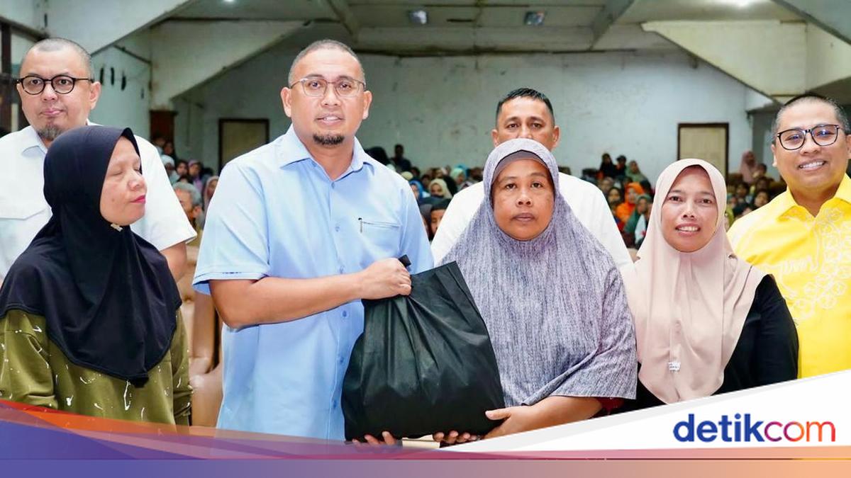 Andre Rosiade Bagikan 3.000 Paket Sembako untuk Warga Padang Panjang