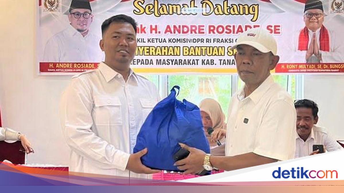 Andre Rosiade Salurkan Paket Sembako Ramadan untuk Warga Tanah Datar