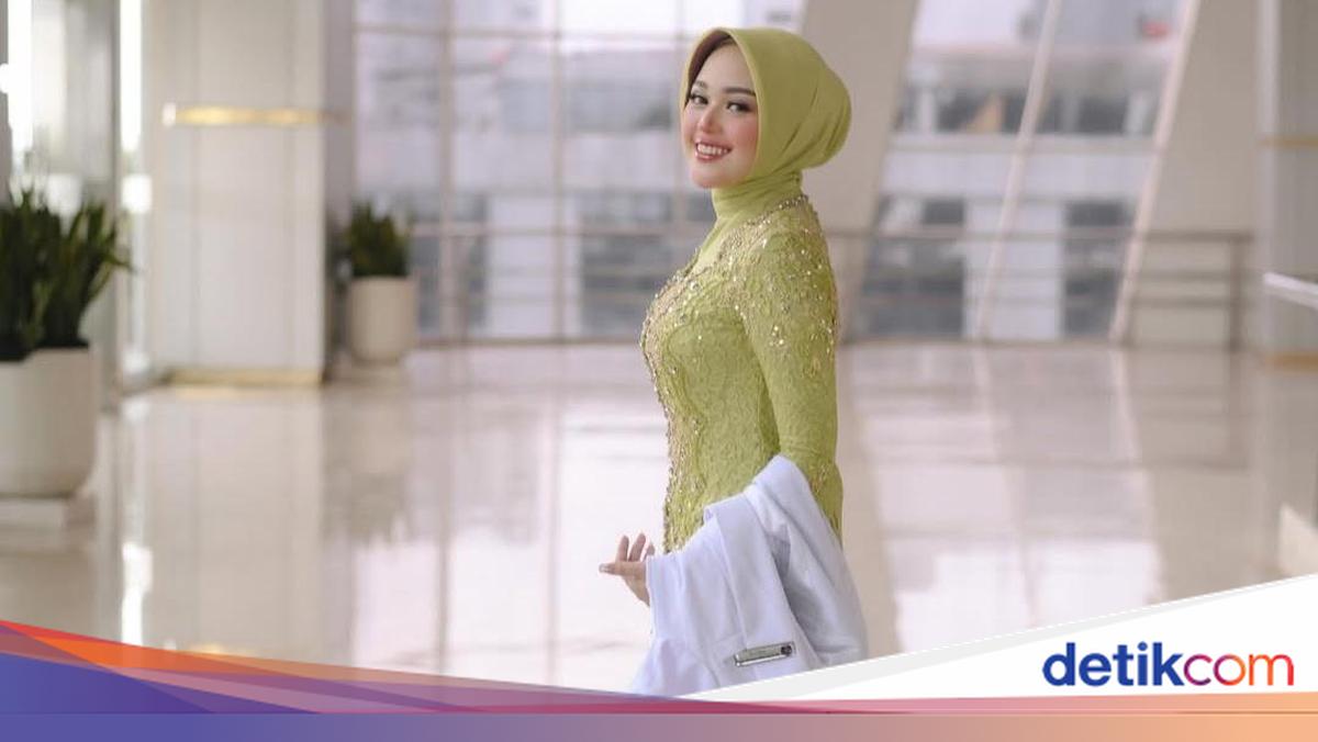 Momen Cecillia Gina Putri Limbad Diambil Sumpah Jadi Dokter Gigi