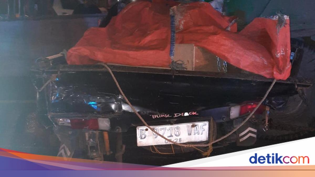 Korban Tewas Tabrakan Beruntun 10 Kendaraan di Cipularang: Sopir-Kernet Pikap