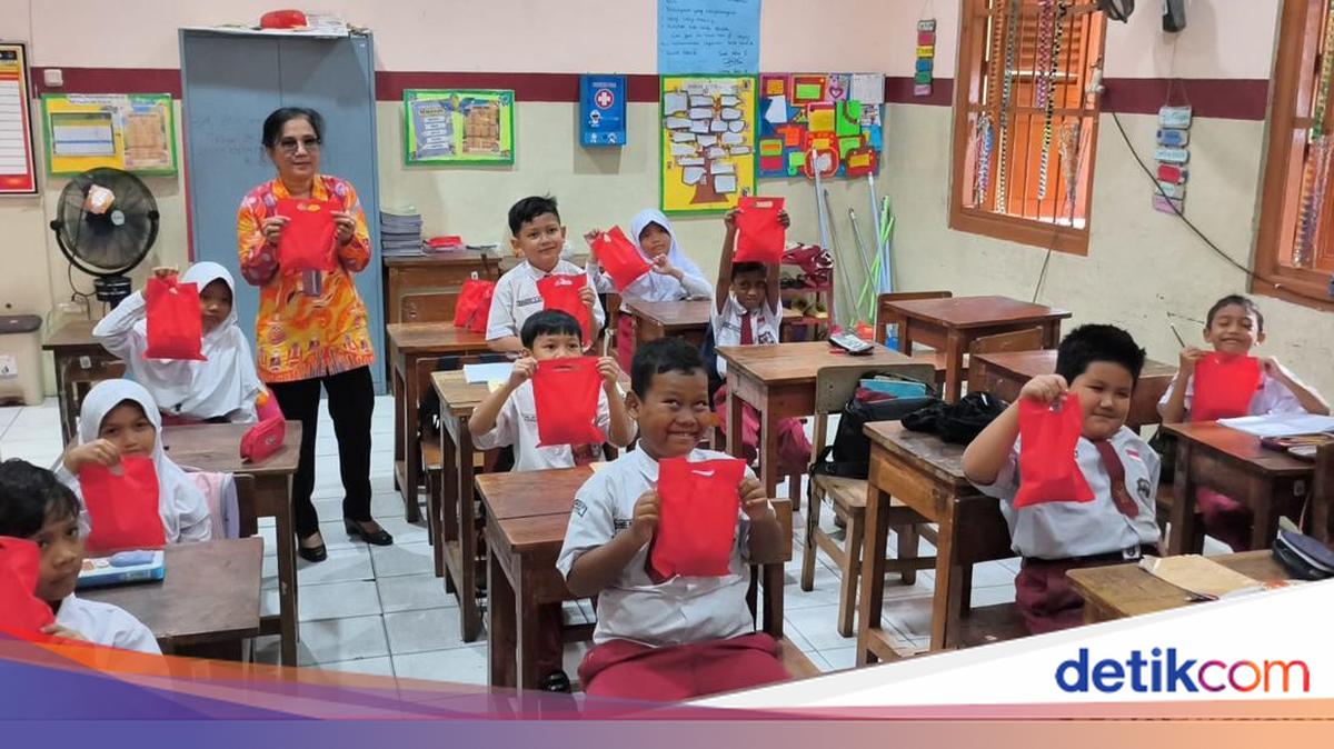Keceriaan Siswa SDN 07 Palmerah Terima MBG dari SPPG Polri Saat Ramadan