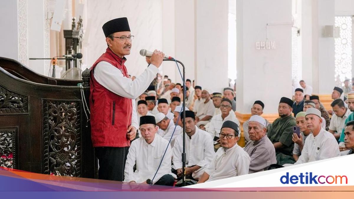 Kunjungi Aceh, Mensos & Mendagri Salat Jumat di Masjid Agung Pante Geulima
