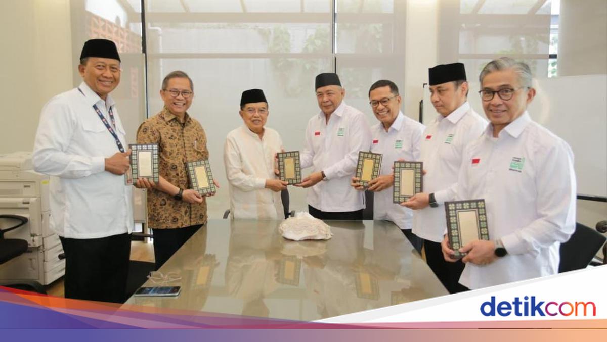 Dewan Masjid Indonesia Terima Wakaf Alquran untuk Perkuat Literasi Keimanan