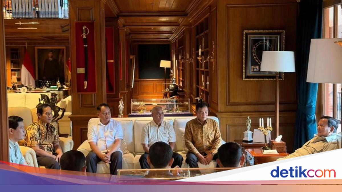 Prabowo Silaturahmi dengan Mantan Ajudan dan Pengawal Masa TNI di Hambalang