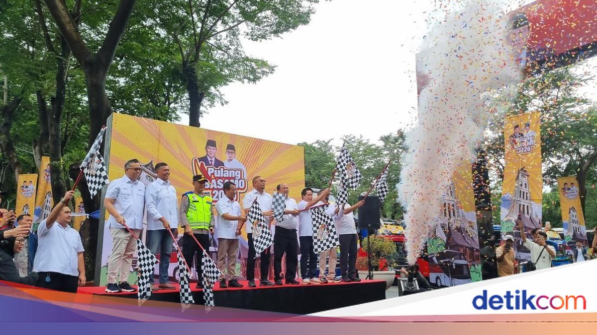 Andre Rosiade Lepas 100 Bus Pemudik 'Pulang Basamo 2026' Gelombang I