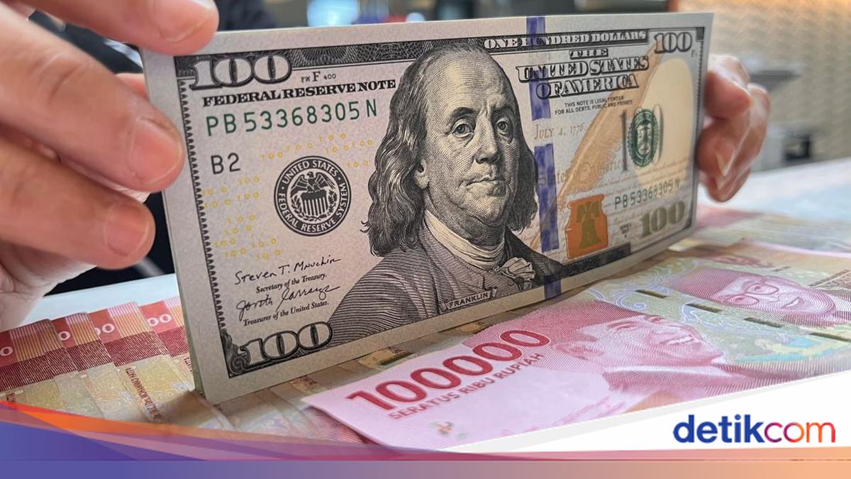 Dolar AS Capai Rp18.000, Rupiah Tertekan