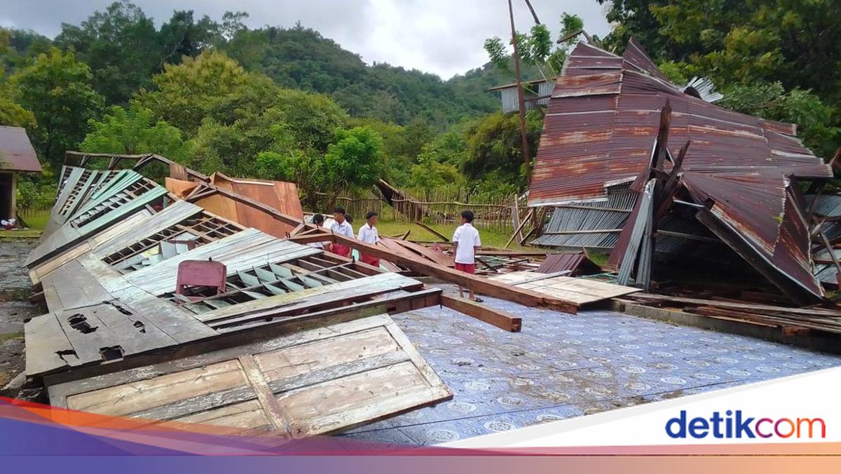 Gedung SDI Ra'ong di Manggarai Barat Ambruk Diterjang Angin Kencang