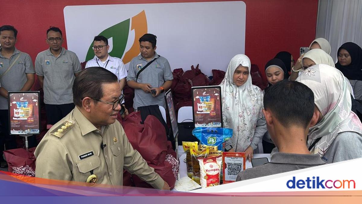 Pramono Buka Bazar Ramadan di Balai Kota, 3.000 Paket Sembako Ludes Diserbu