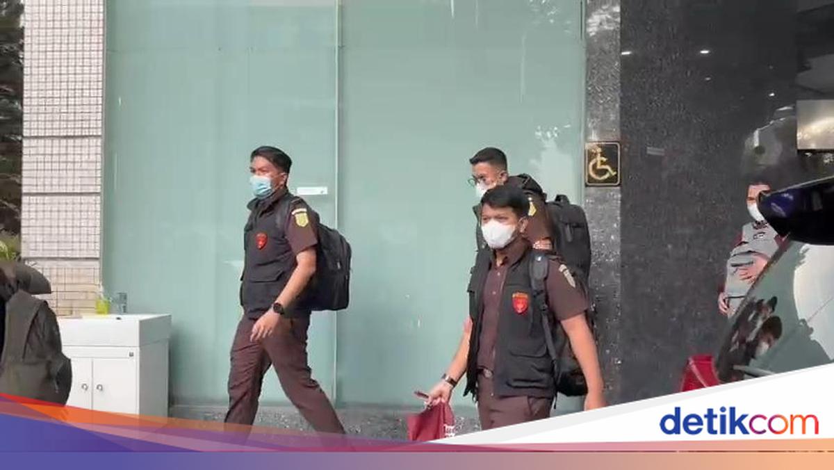 Kejagung Sita Bukti Elektronik Usai Geledah Komisioner Ombudsman Yeka Hendra