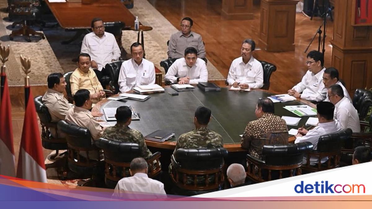 Prabowo Kumpulkan Menteri di Hambalang, Bahas Energi-Pangan Jelang Lebaran