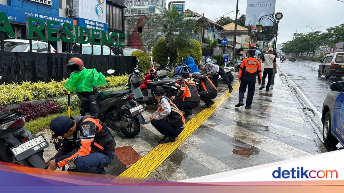 Pemkot Depok Razia Parkir Liar di Margonda, 18 Motor Dikempesin