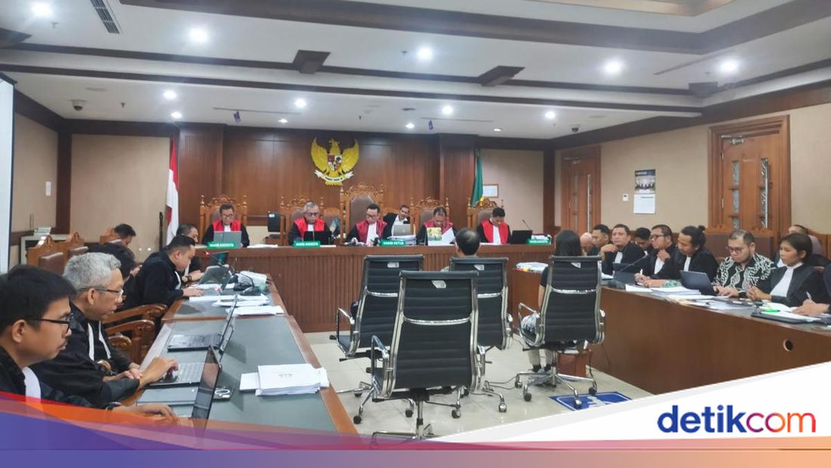 Hakim Tanya Panggilan 'Mas Menteri' ke Nadiem: Ada Juga Mas Wapres