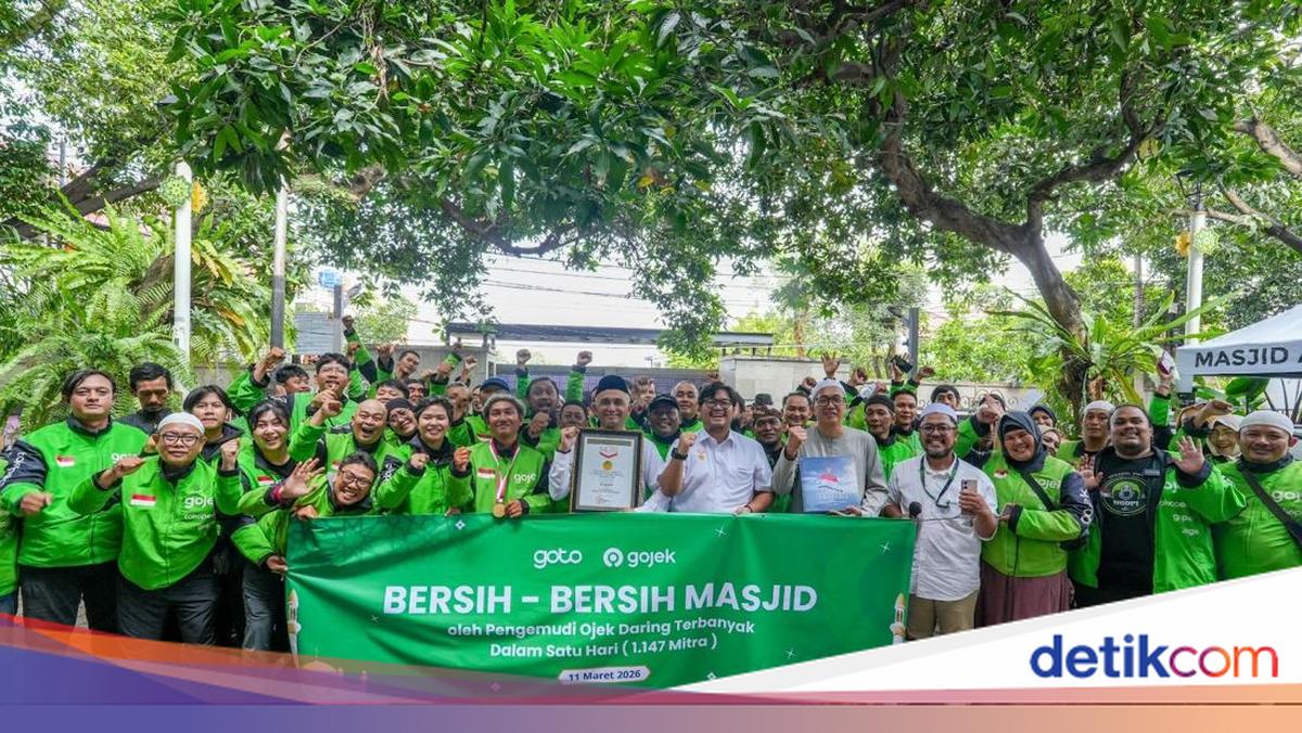 Pecahkan Rekor MURI! Ribuan Mitra Gojek Bersihkan Masjid Serentak