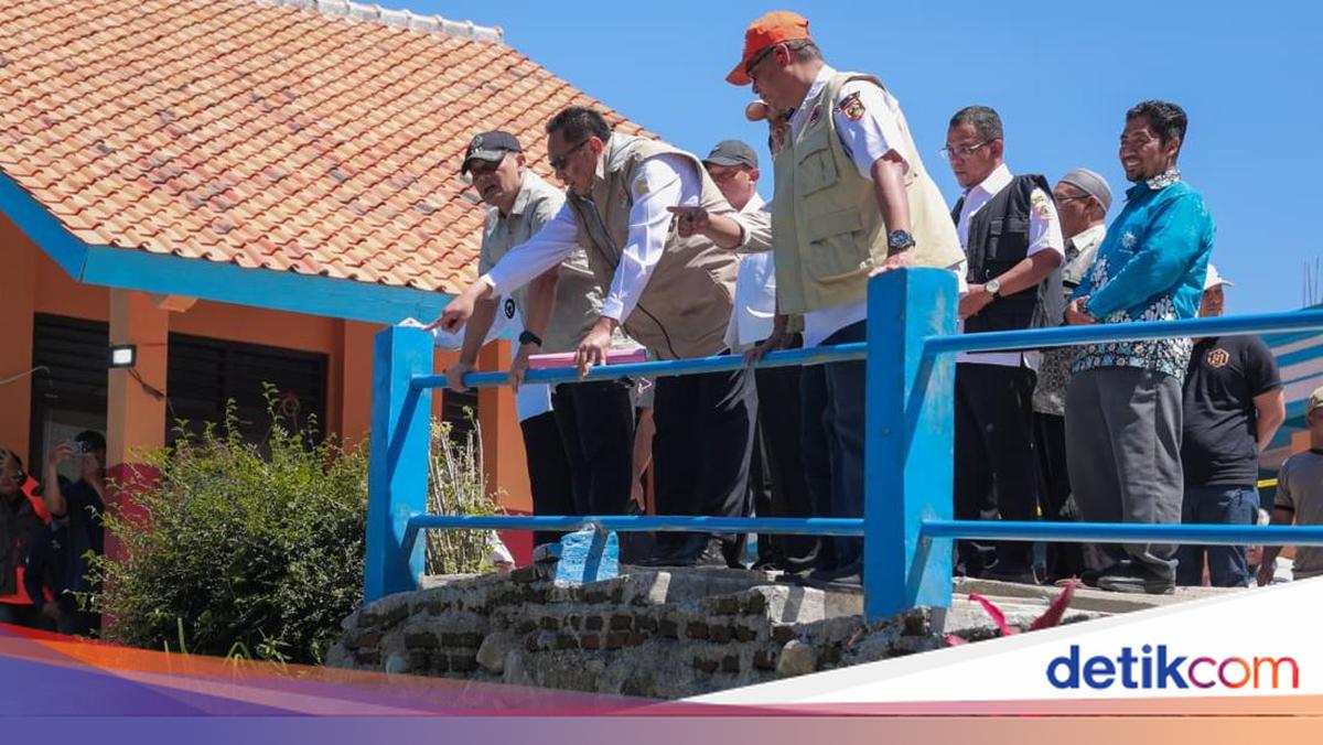 Gubernur Jateng Tinjau Longsor Brebes, Desak Perbaikan Jalan dan Sekolah