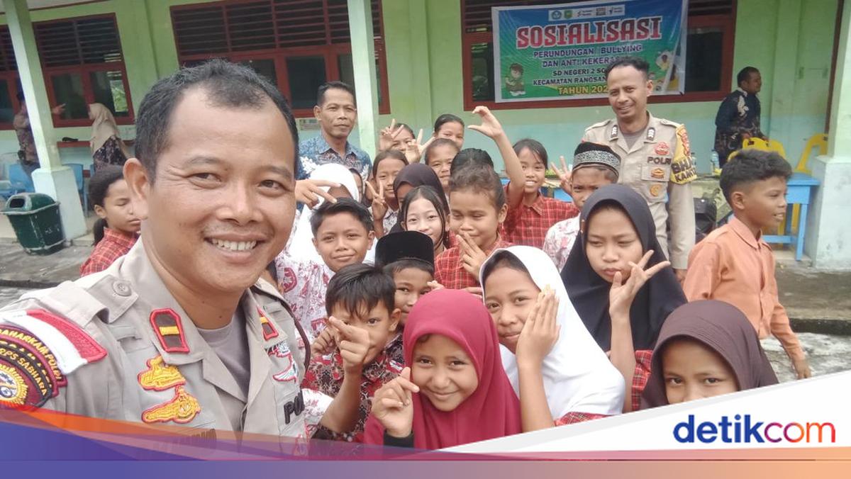 Pengabdian Ipda Dongan Ajarkan Bahasa Inggris ke Anak-anak Pulau Terluar Riau