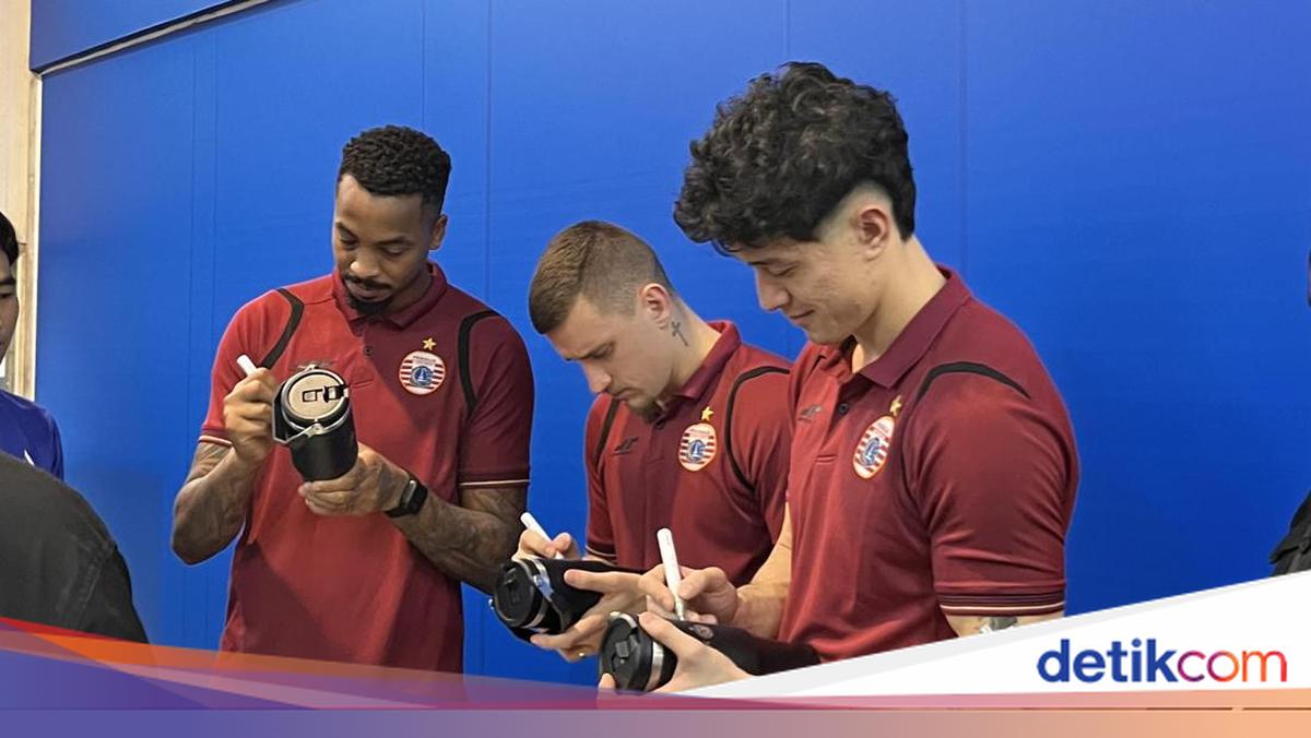 PAM JAYA Gandeng Pemain Persija ke Halte CSW, Ajak Warga Pakai Tumbler
