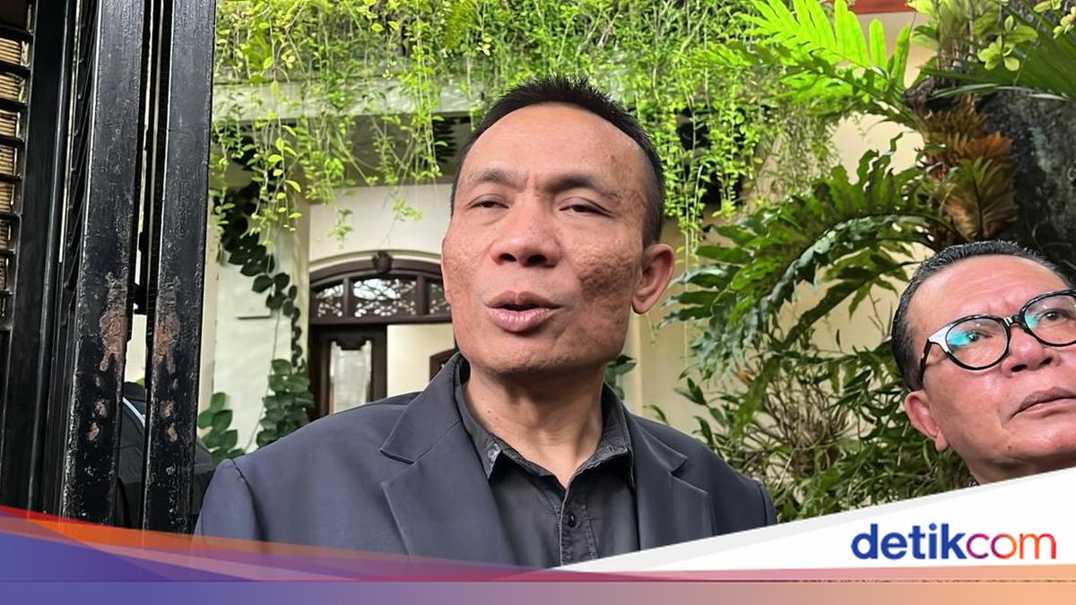Masih Tersangka Kasus Ijazah Jokowi, Rismon Sianipar Tetap Wajib Lapor