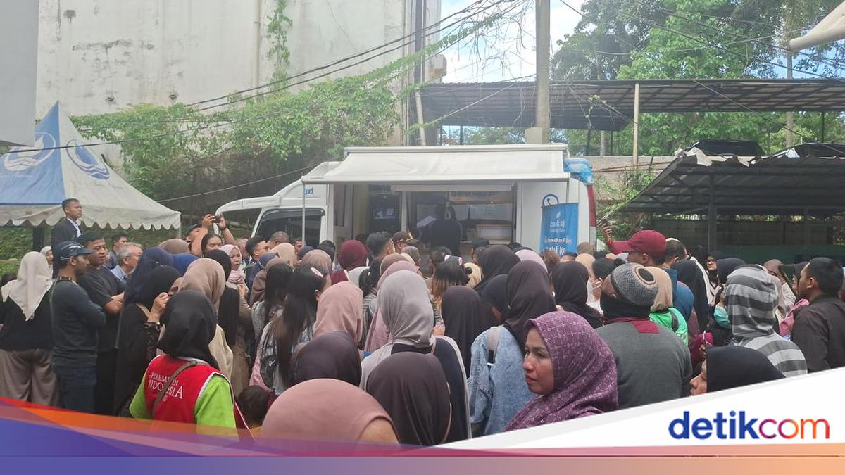 Penukaran Uang di Balai Kota Bogor Diserbu Warga, Ada yang Antre Sejak Pagi