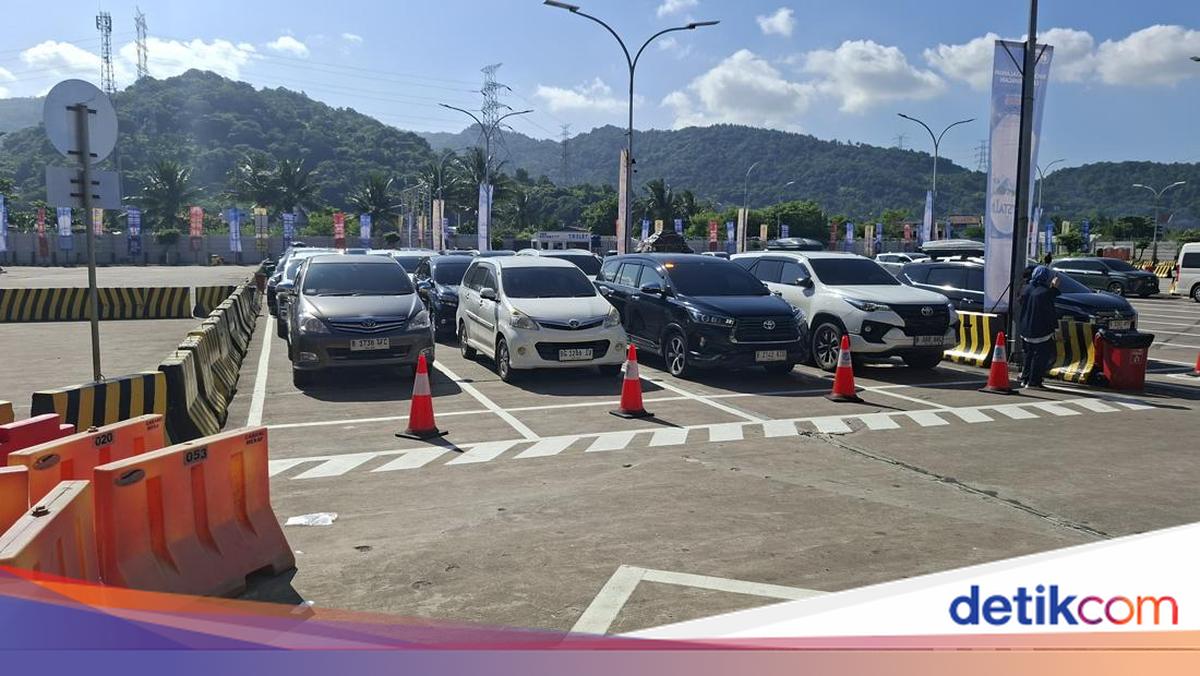 Hari Pertama Operasi Ketupat, Petugas Halau Truk Masuk Pelabuhan Merak