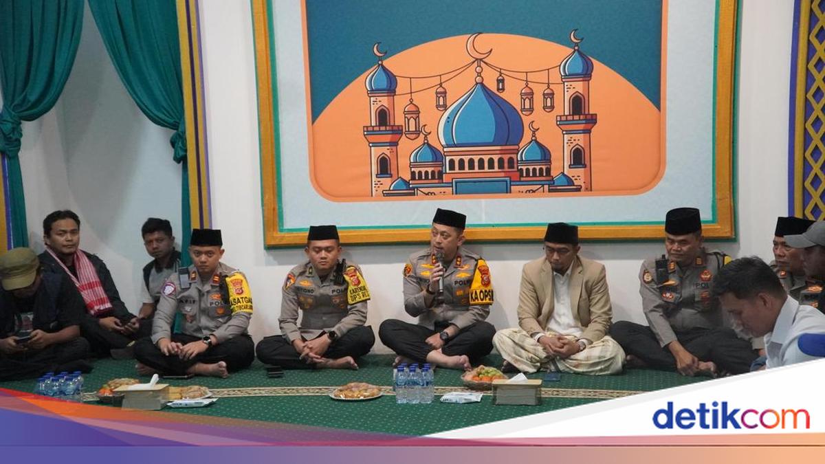 Kapolres Bogor Buka Puasa Bersama dan Bagikan Takjil ke Warga di Pos Gadog