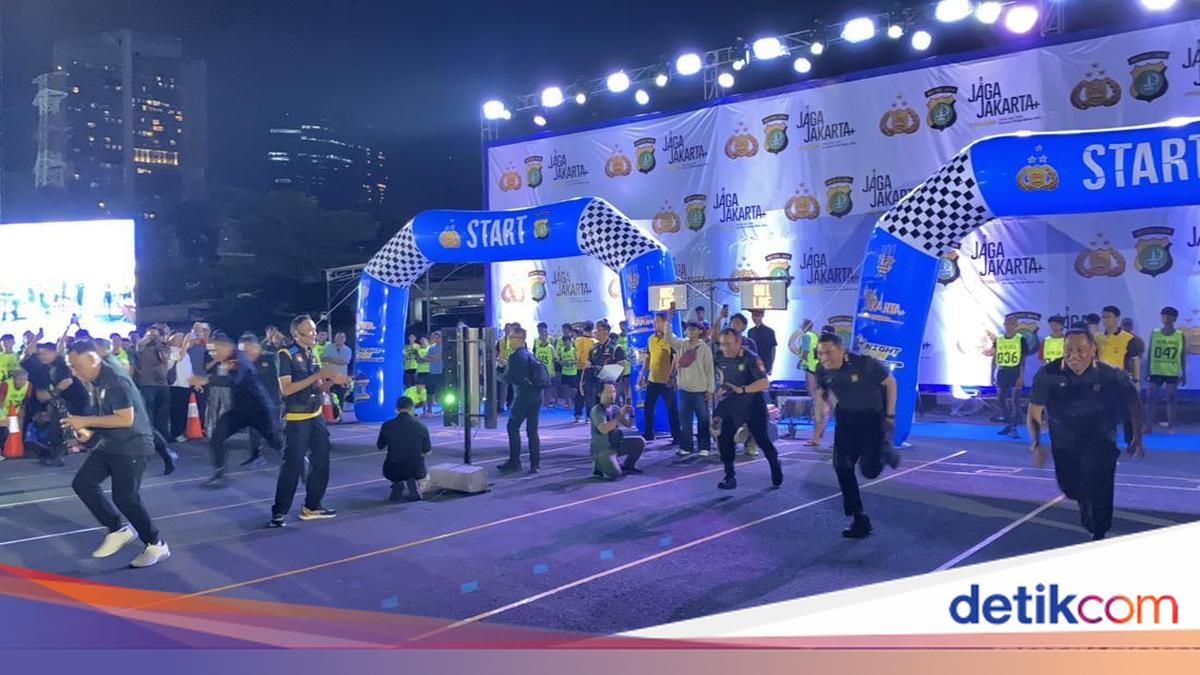 Polda Metro Gelar 'Night Run Jaga Jakarta', Wakapolda Ikut Balap Lari