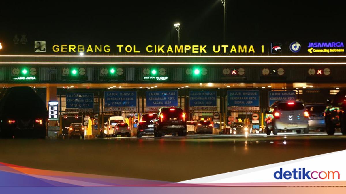 Tol Jakarta-Cikampek Mulai Padat Malam Ini, Contraflow Diterapkan