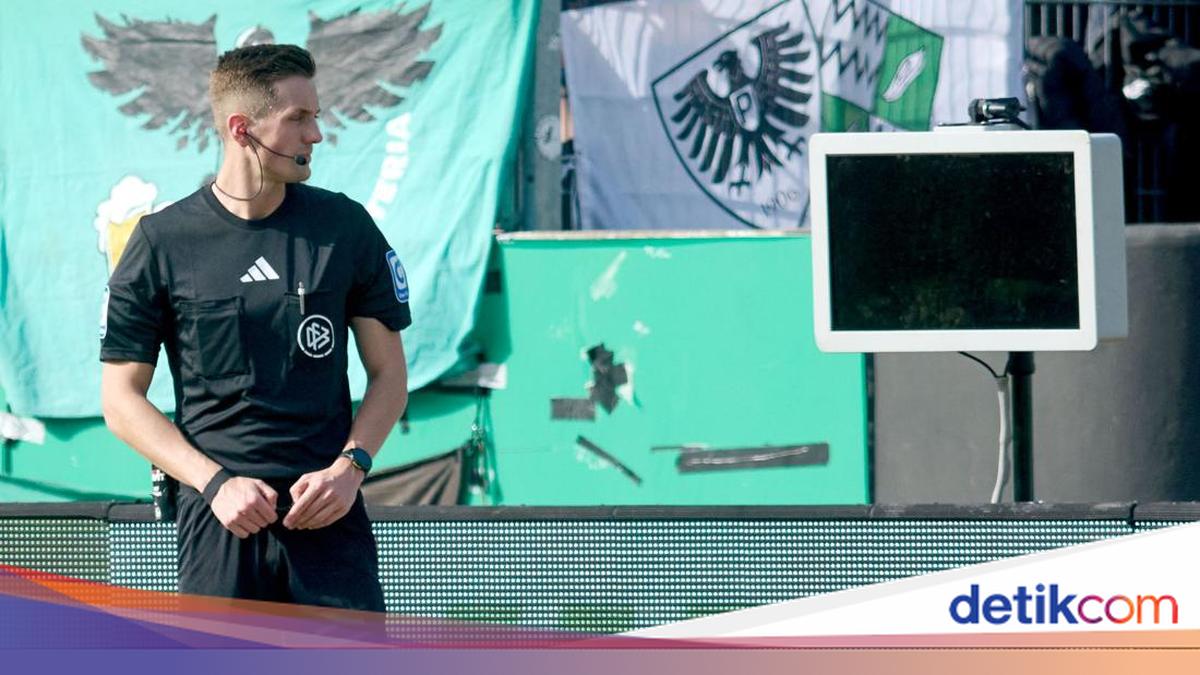 Id Monitor Fans Misterius Cabut Monitor VAR, Padahal Lagi Mau Penalti