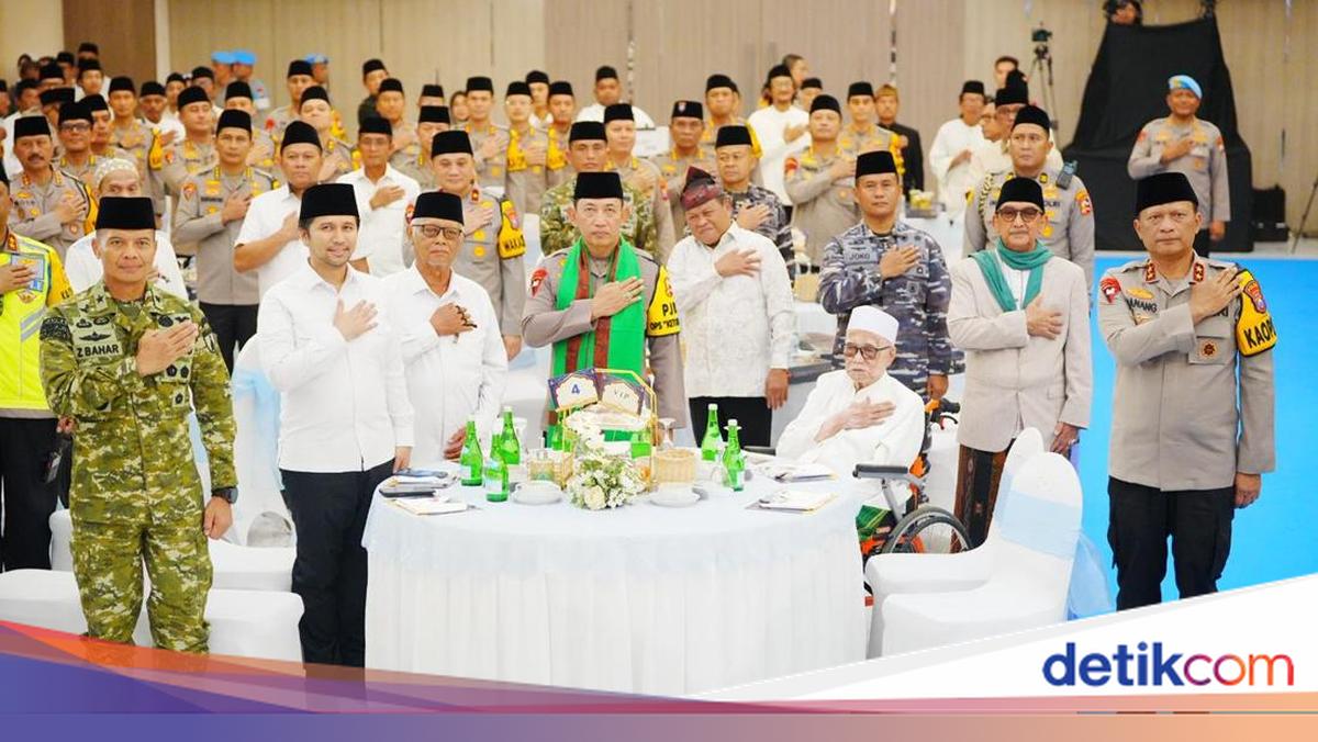 Safari Ramadan di Jatim, Kapolri Ajak Ulama-Umara Jaga Persatuan dan Kesatuan