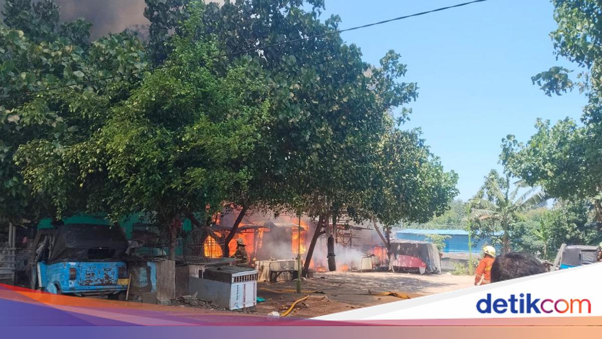 Rumah di Bintaro Jaksel Kebakaran, 131 Personel Damkar Dikerahkan
