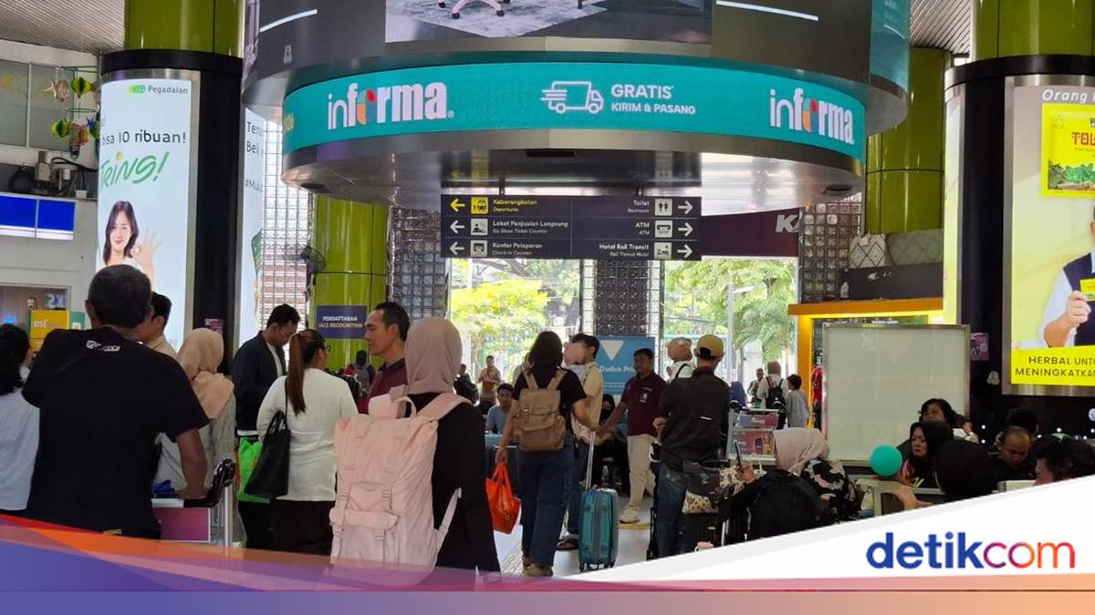Pemudik Mulai Padati Stasiun Gambir, Kursi Ruang Tunggu Hampir Penuh