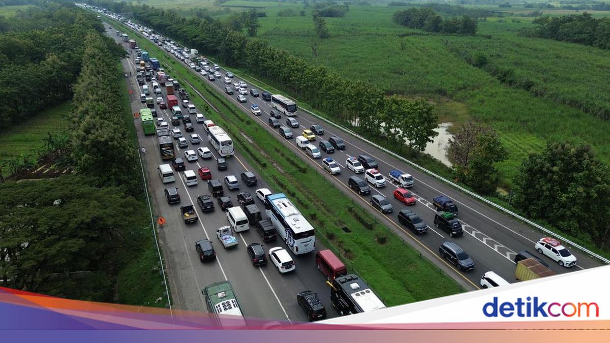 Ribuan Kendaraan Keluar Tol Cipularang Jelang Puncak Mudik 2026