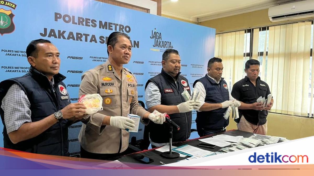 Polisi Tangkap 2 Penjual Obat Keras Berkedok Toko Kelontong di Jaksel