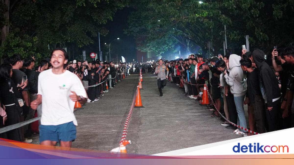 Polisi Fasilitasi Lomba Lari Muda-mudi Jelang Sahur di Pakansari Bogor