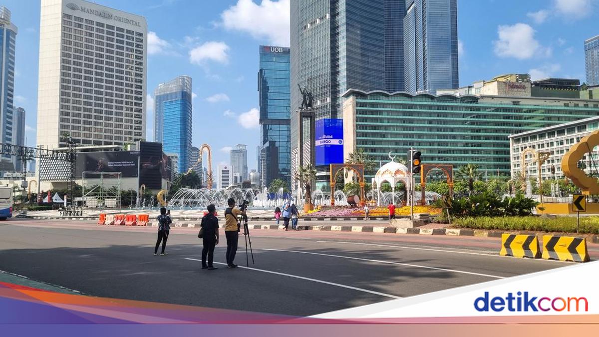Cerita Warga Datangi CFD demi Bikin Konten Ucapan Lebaran di Bundaran HI