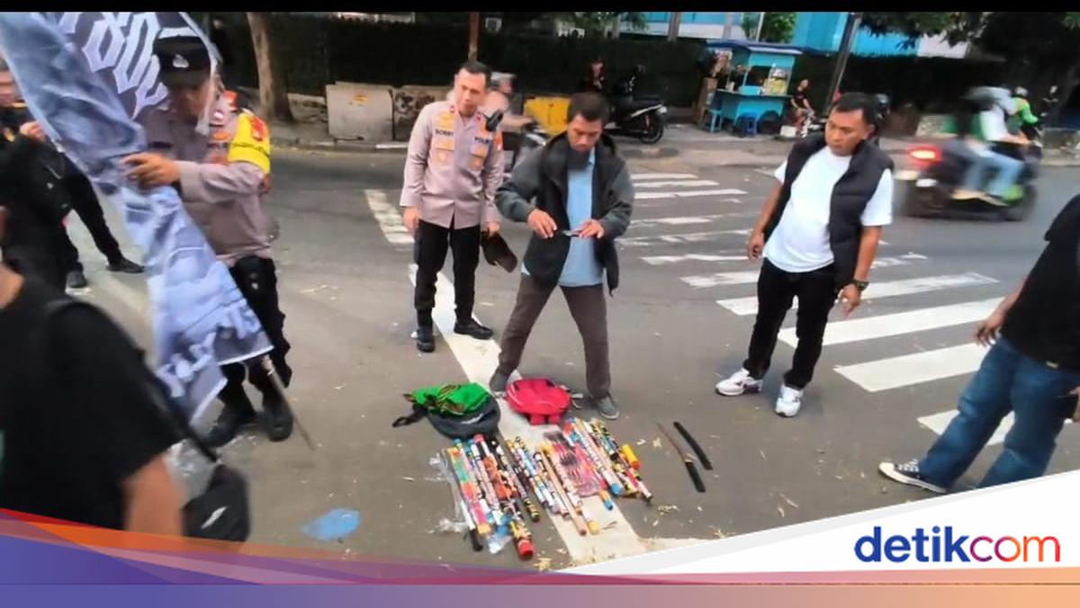 Polisi Amankan 30 Remaja Konvoi di Jakbar, Sita Petasan hingga Samurai