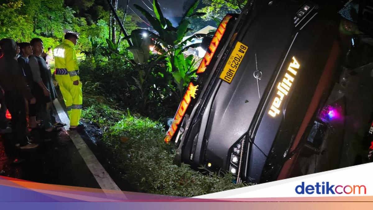 Bus Terperosok ke Jurang di Lahat Sumsel, Polisi Langsung Evakuasi