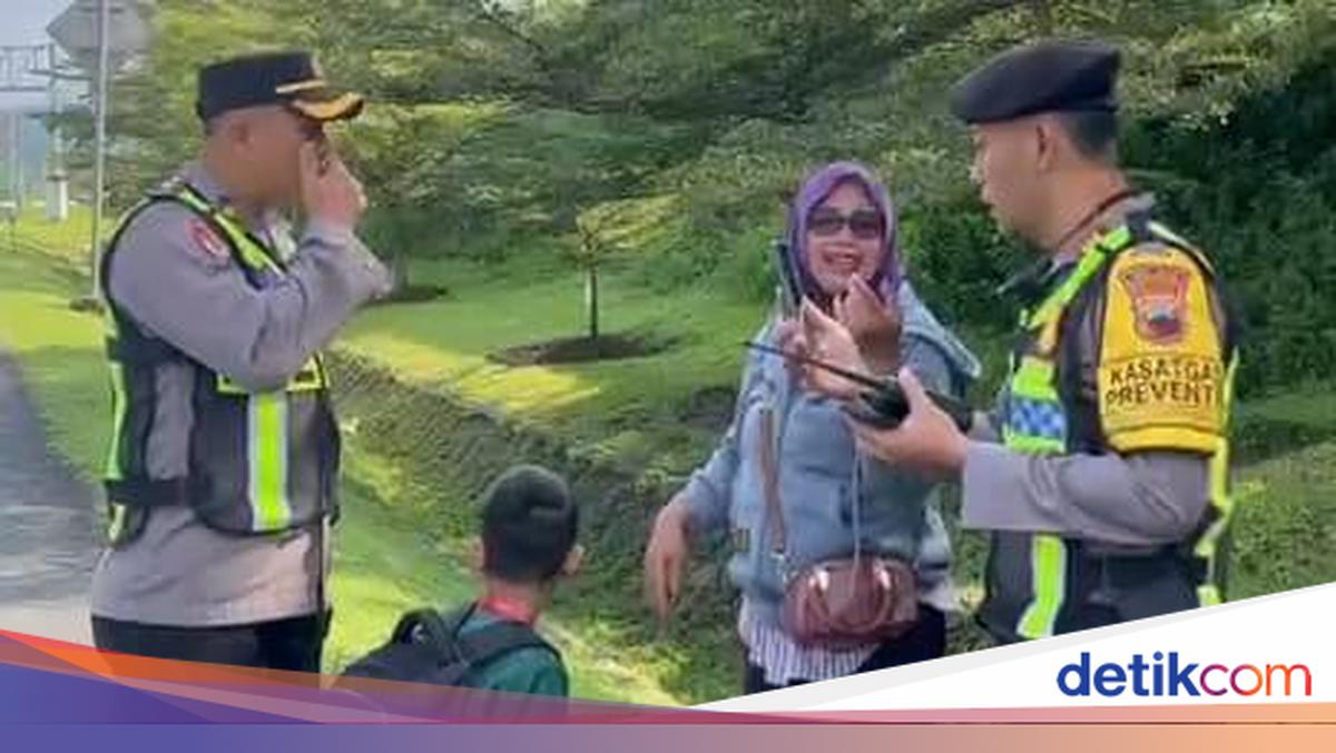 Sekeluarga Pemudik Asal Bekasi Bingung Diturunkan Bus di Tol Semarang-Solo