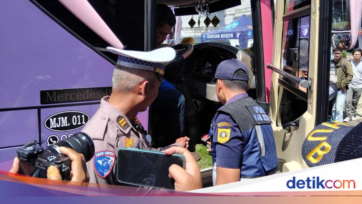 Polisi Cek Angkutan Mudik-Tes Urine Sopir Bus di Bogor Jelang Lebaran