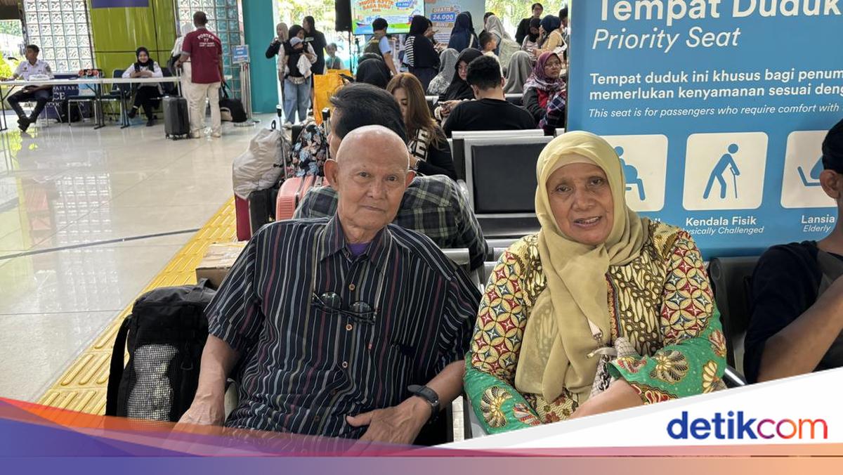 Pasutri Lansia Ini Naik Pesawat lalu Lanjut Kereta demi Mudik Lebaran