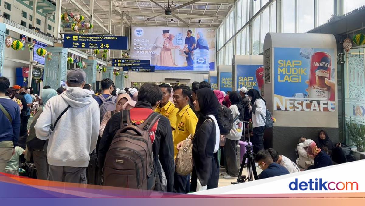 Cerita Senangnya Warga Dapat Tiket Mudik Lebaran Sebelum Ramadan