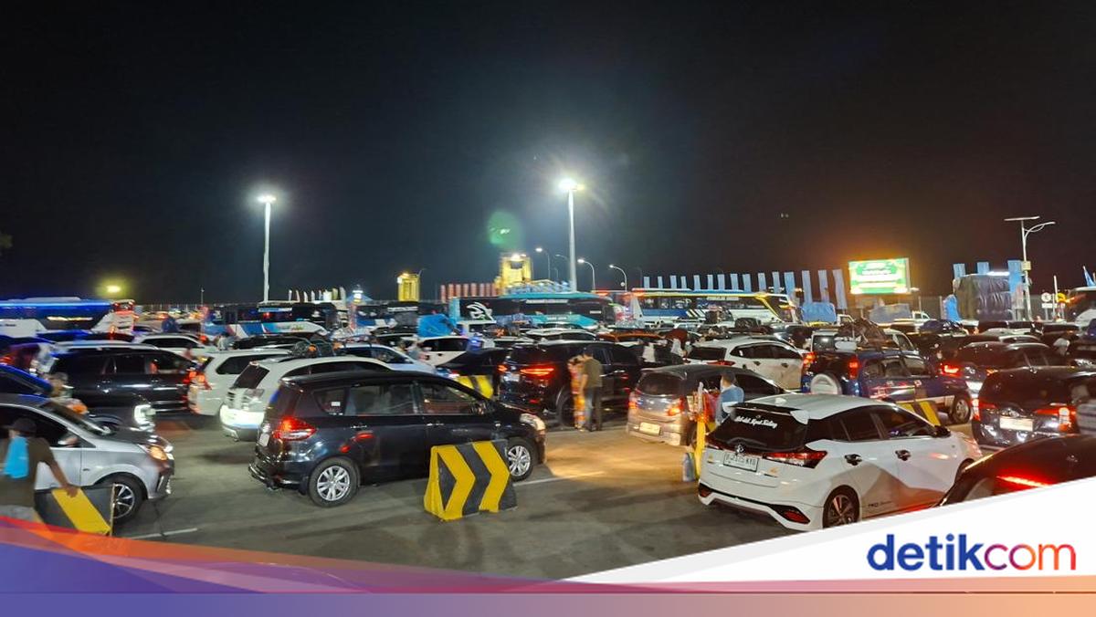 Malam Ini, Pelabuhan Merak Semakin Ramai Pemudik
