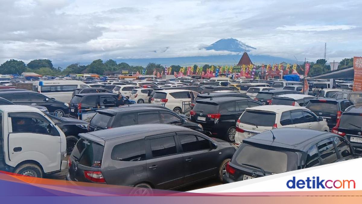 Jelang Nyepi Besok, Kendaraan Masih Antre di Pelabuhan Gilimanuk-Ketapang