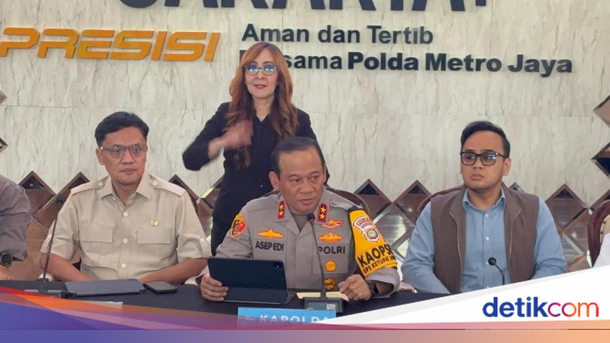 Tampilkan CCTV, Kapolda Metro Jamin Transparan Usut Kasus Penyiraman Air Keras