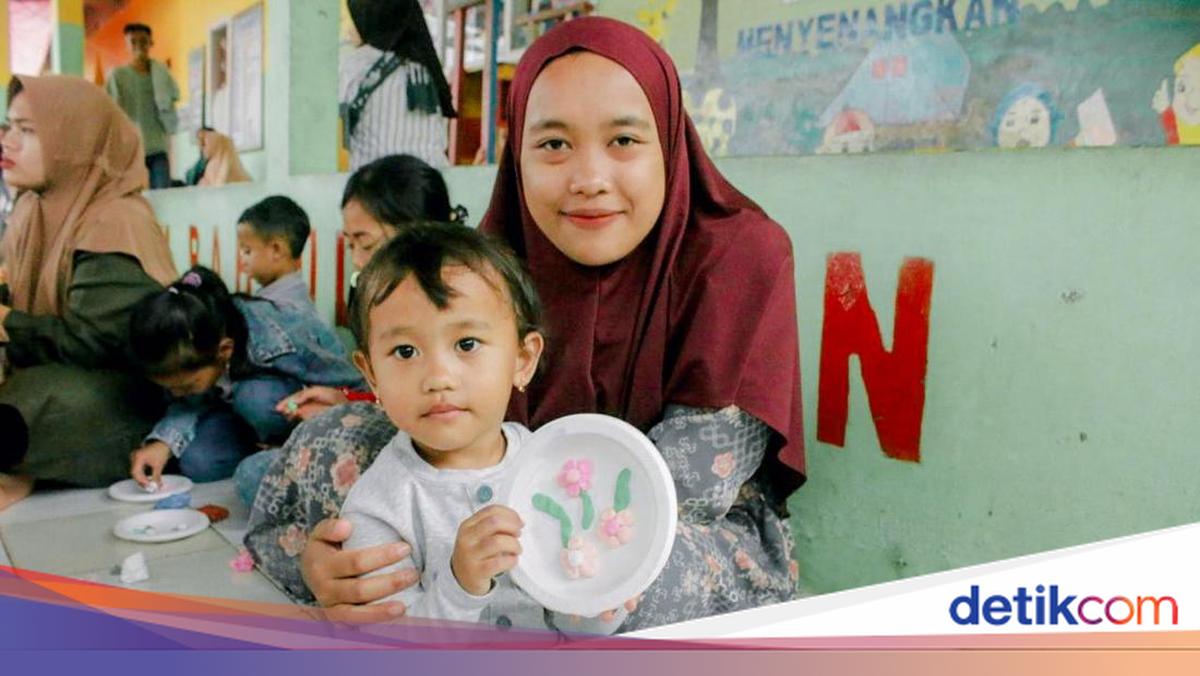 Sentra Kemensos Beri Potong Rambut Gratis Korban Bencana Brebes