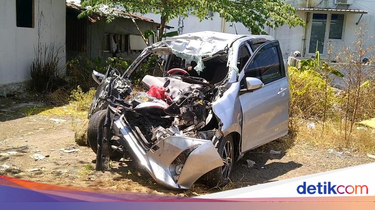 Mobil Tabrak Bus di Tol Tegal, 4 Pemudik Asal Bekasi Tewas