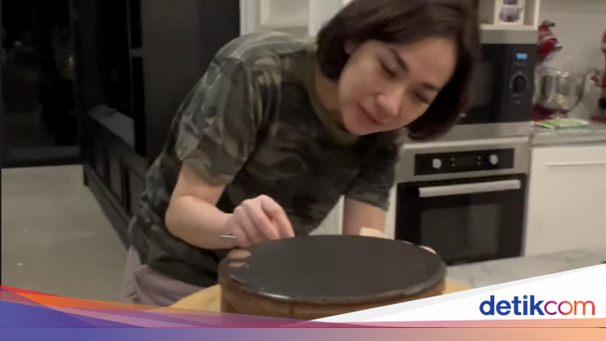 BCL Sibuk di Dapur Jelang Lebaran, Masak Asam Padeh hingga Kue Coklat