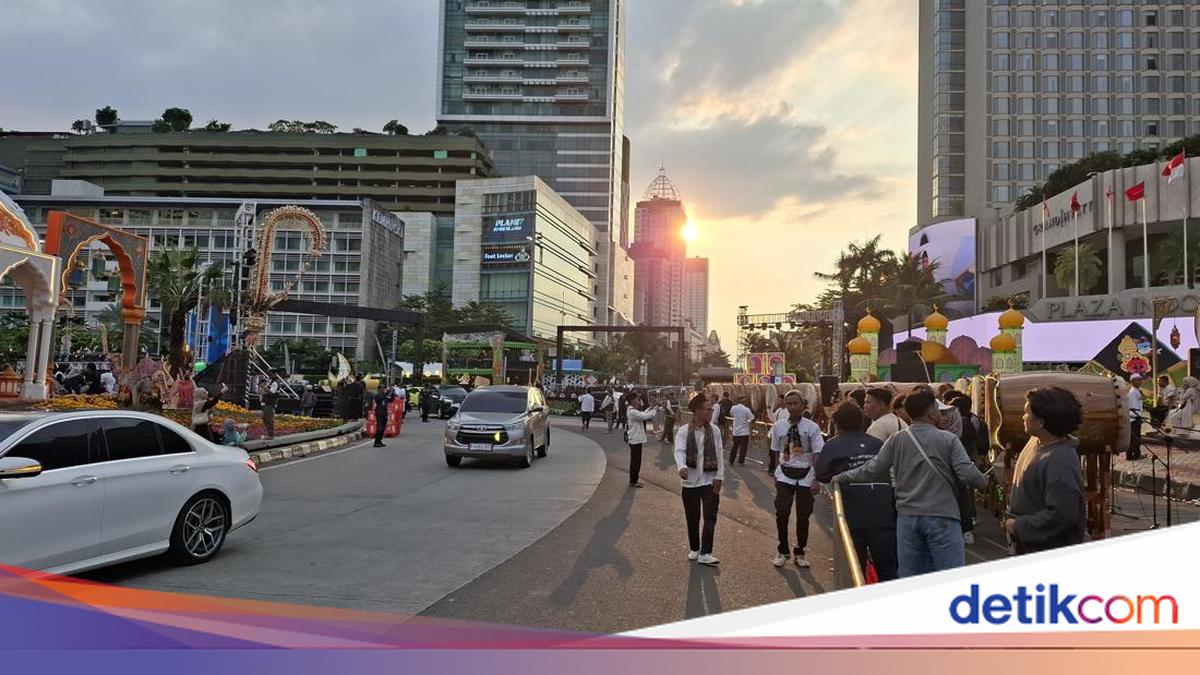 Warga Antusias Padati Bundaran HI Sambut Jakarta Bedug Kolosal Malam Takbiran