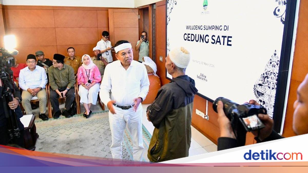 KDM Salurkan Bantuan Rp 10 Juta per KK untuk Korban Longsor di Desa Cibogo Lembang